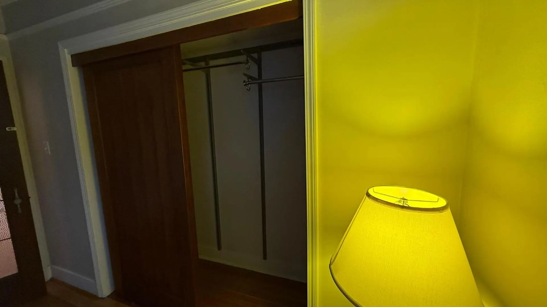 Homestay Vancouver Cozy Room- Near Kits Beach, Downtown & Ubc