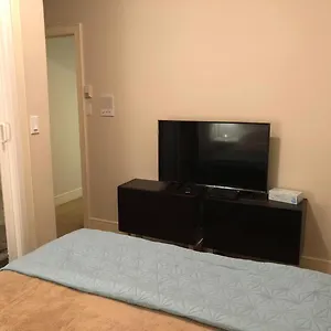 Homestay Comfort Guest Close Subway Station And Downtown Vancouver, Ubc, Restaurant And 7-eleven Convenience Store, Vancouver